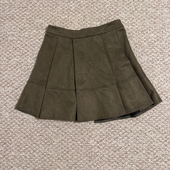 Olive Green Pleated Mini Skirt - Box Pleat Suede-Like Fabric - Picture 1 of 1